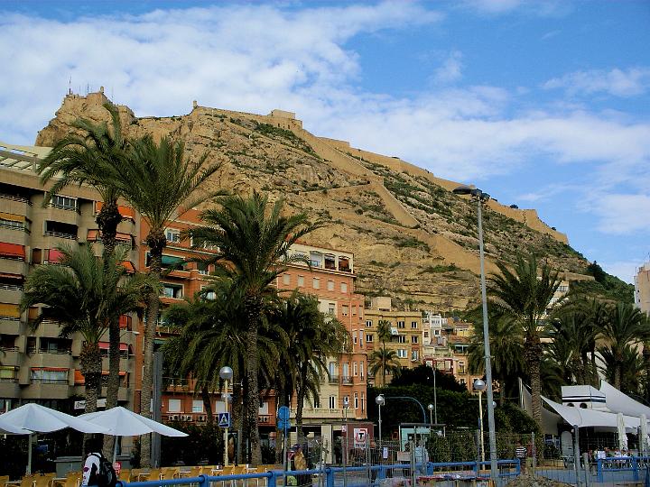 IMGP3063.JPG - View from 'Paseo de Gómiz'  up to the 'Castillo de Santa Barbara' Alicante