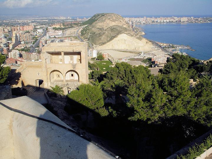 IMGP3067.JPG - View of north Alicante from the top of 'Castillo de Santa Barbara' Alicante