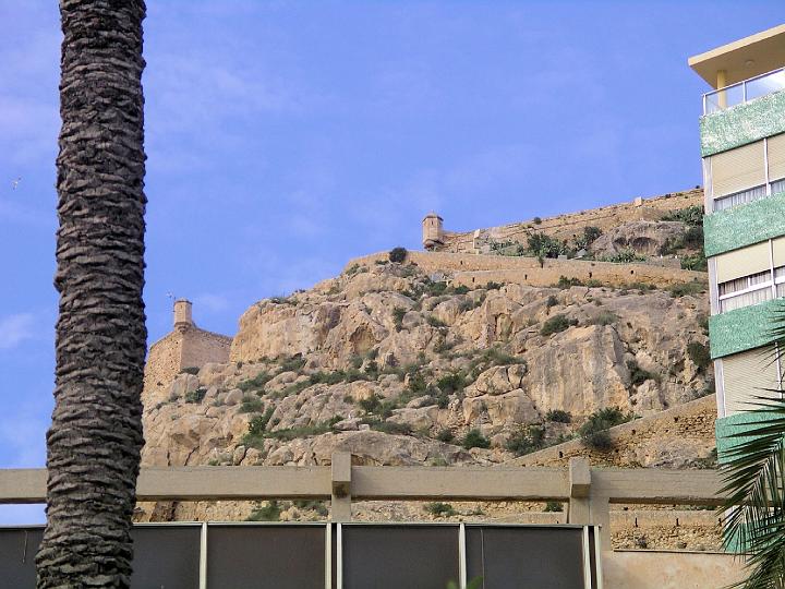IMGP8090.JPG - The turrets of 'Castillo de santa Barbara' Alicante