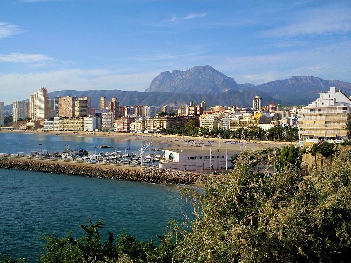 IMGP3045.JPG - Poniente Beach with Puig Campana mountain in the background. Photo taken from 'Pl. del Castell' in Benidorm Old Town.